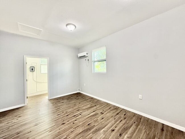 Building Photo - 4091 58th Ave