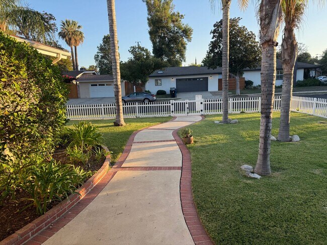 Building Photo - Private HOME 3bed/2 bath + POOL in Woodland Hills! NO OTHER UNIT ON THE PROPERTY!!!!