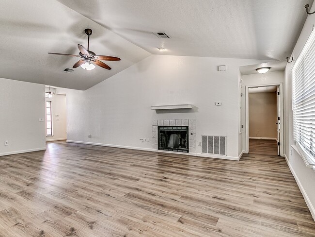 Building Photo - Updated Home + Edmond Schools