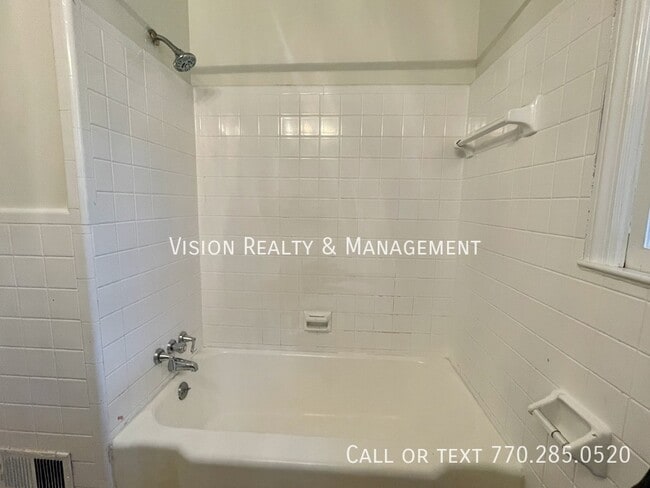 Building Photo - 6328 Oakview Ln