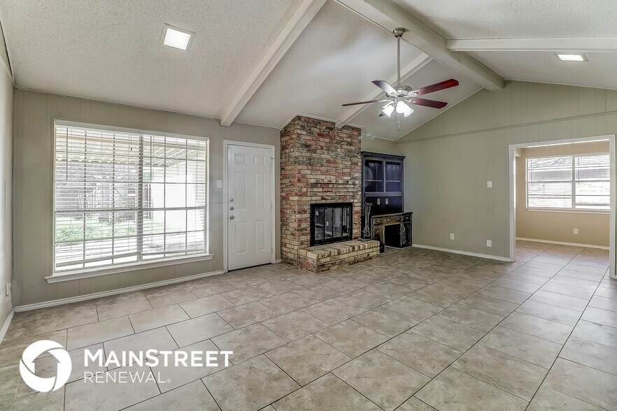 Building Photo - 1004 Birchwood Ln