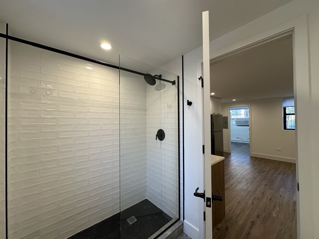 Building Photo - 941 W Carmen Ave