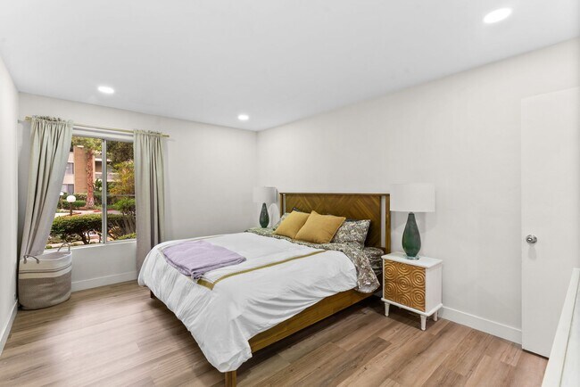 Building Photo - Beautiful 2BD/2BA Condo in Prime Pacific Beach Location!