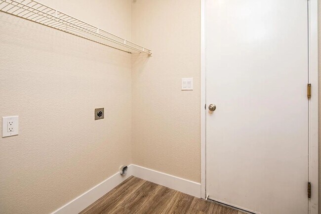 Building Photo - 3689 Grant Dr