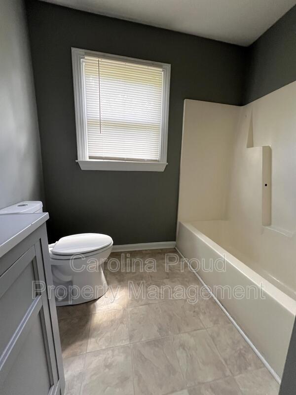 Building Photo - 487 Huntingridge Rd