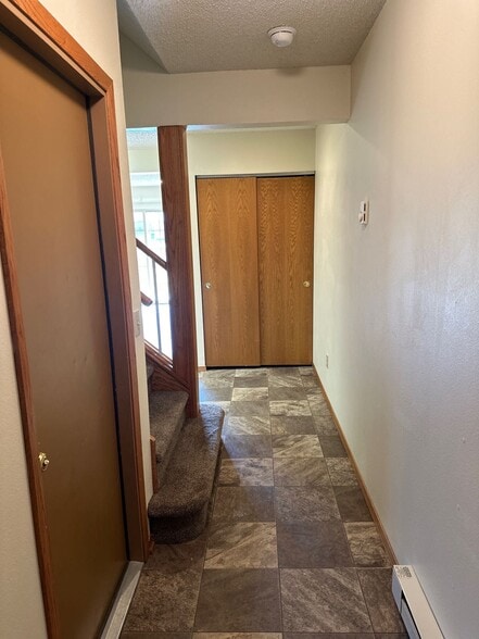 Building Photo - 1024 Western Ave