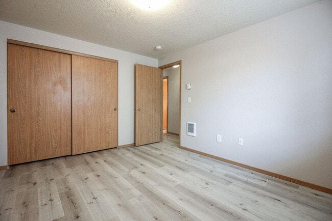 Building Photo - 2739 SW Jasmine Pl