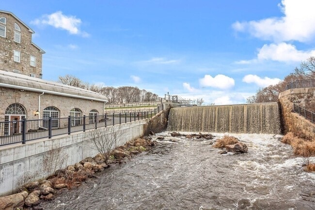 Building Photo - 7 S Stone Mill Dr