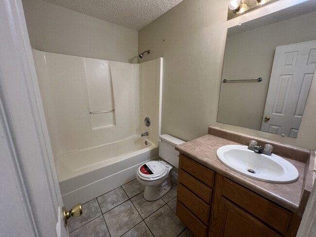 Building Photo - Apartment for Rent