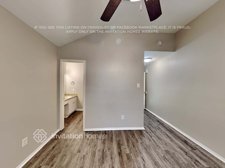 Building Photo - 4930 Vancouver Blvd