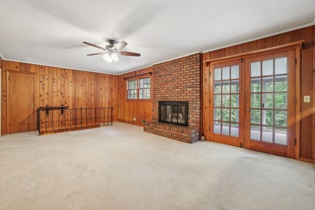 Building Photo - Spacious 5BR / 3BA House in Marietta