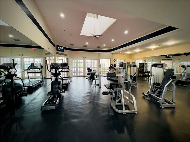 Building Photo - 2880 N Oakland Forest Dr