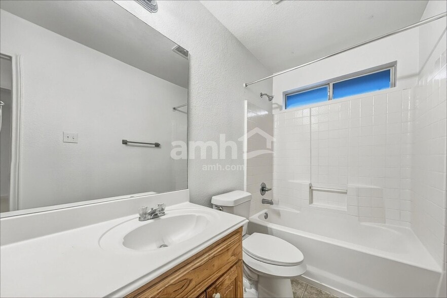 Building Photo - 1000 Redfish Dr