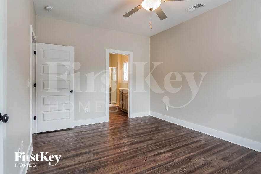 Building Photo - 2235 5th Ave S