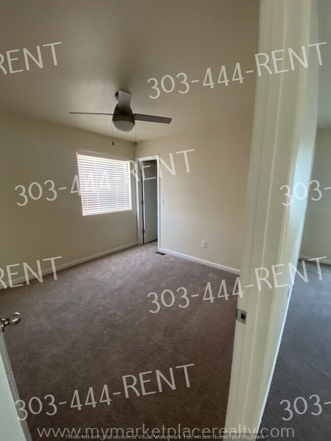 Building Photo - Beautiful & Desirable Golf Course Community!
