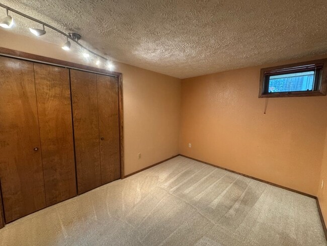 Building Photo - Charming 3 Bed, 3 Bath Home in Spokane Val...