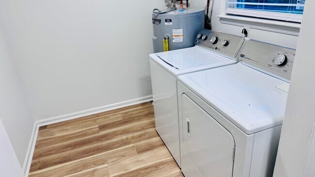 Building Photo - 7535 Parker Cir