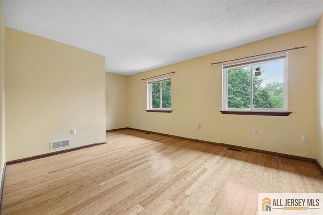 Building Photo - 153 Thoreau Dr