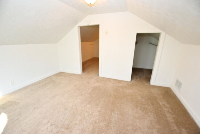 Building Photo - Sunnymeade home in South Bend IN, 3 bedroom 1 bath