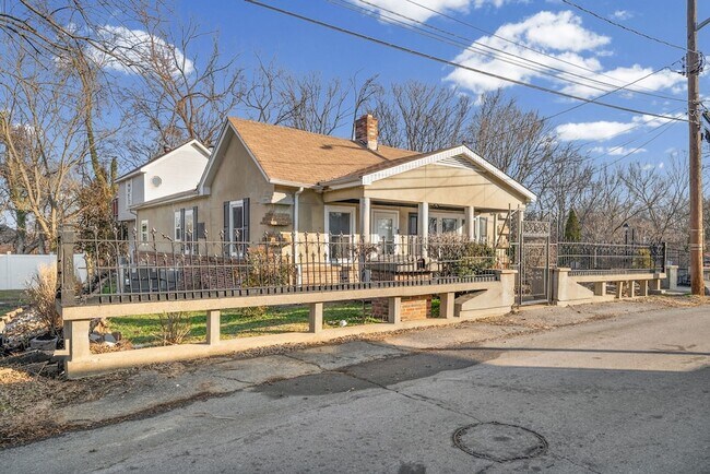 Building Photo - 211 St John St