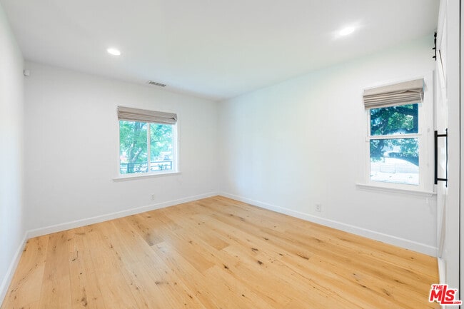 Building Photo - 5970 Balcom Ave