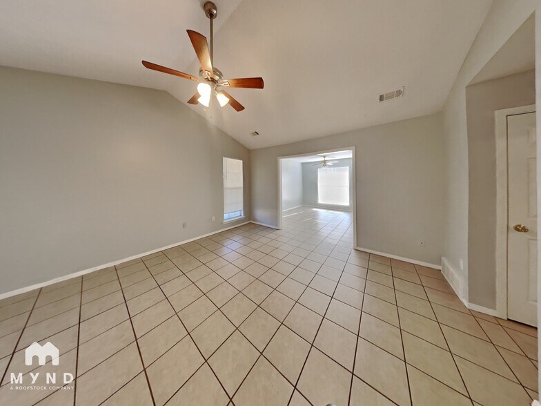 Building Photo - 3405 Laurel Dr