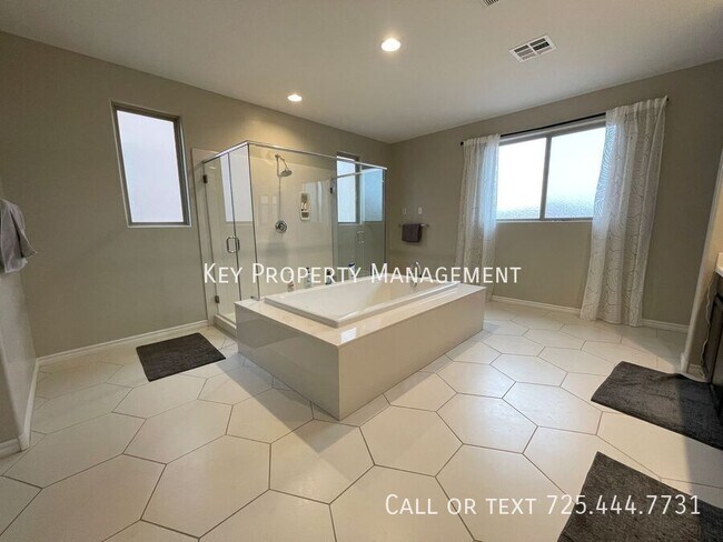 Building Photo - SPACIOUS AND UPGRADED 4 BEDROOM HOME NEAR ...