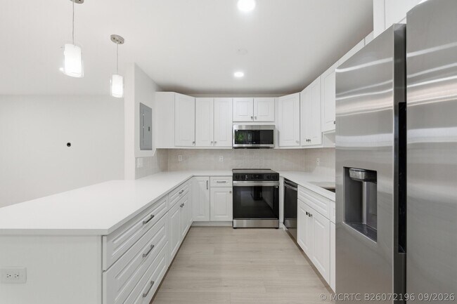 Building Photo - 670 Monaco Ct