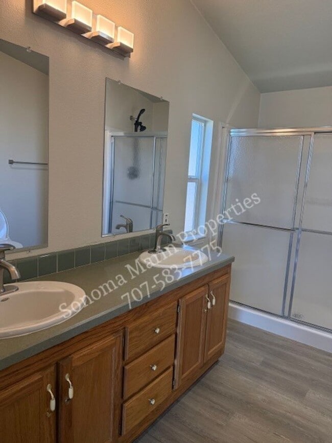 Building Photo - Great Single Level Home in the Country ~ West Petaluma ~ 2bd/2ba with Large Bonus Room