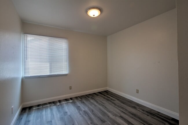 Building Photo - Cozy 3 Bedroom, 2 Bathroom Home by Shandin...