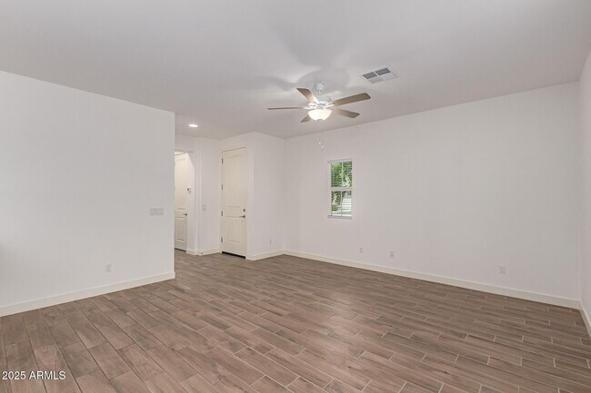 Building Photo - 5552 S Dillon