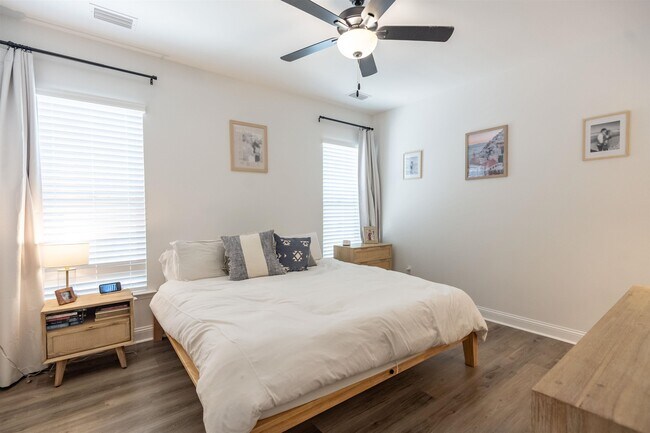 Building Photo - 1358 Landon Hills Dr