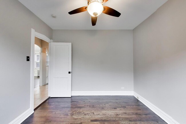 Building Photo - 7922 W Elmgrove Dr