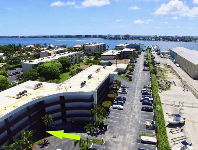 Building Photo - 300 Waterway Dr S