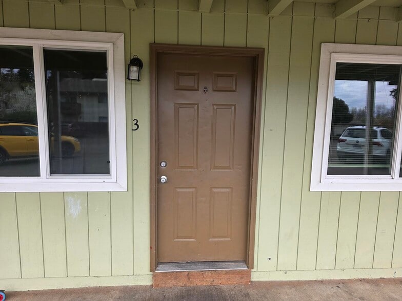 Building Photo - 300 Whitesell Ave W