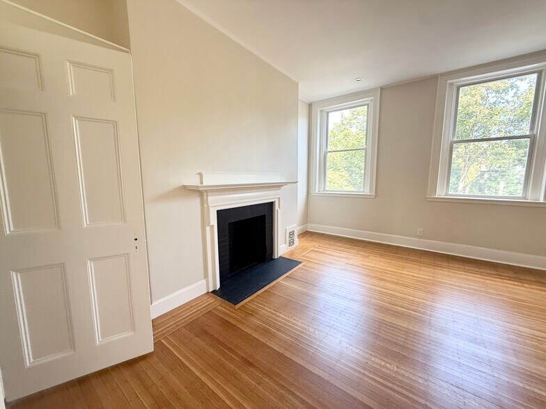 Building Photo - 1726 Beacon St