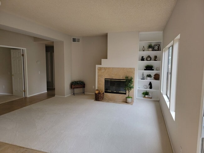Building Photo - Creekside 1st Floor Condo