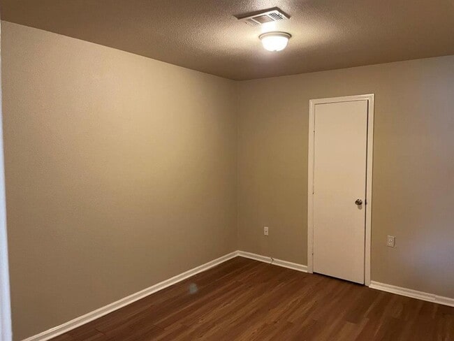Building Photo - 1005 Canyon Springs Dr