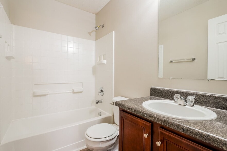 Building Photo - 2893 Creekbend Dr