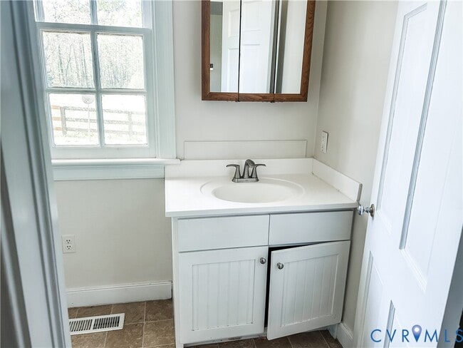 Building Photo - 1346 Hockett Rd