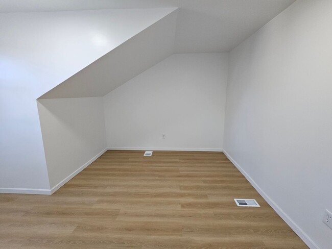 Building Photo - Fully Rehabbed 3 bedroom 2 bathroom house ...