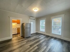 Building Photo - 325 Amherst St