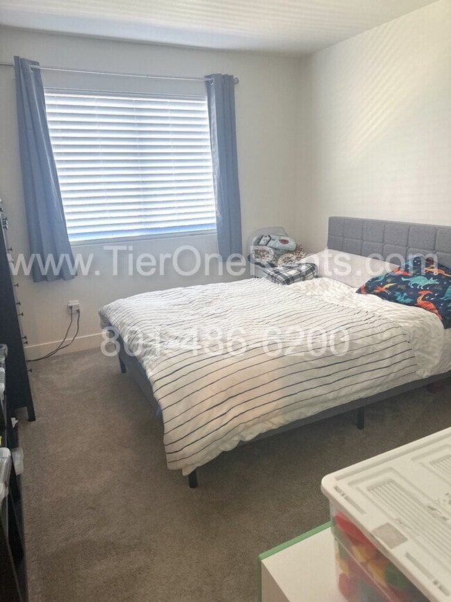Building Photo - NO DEPOSIT option available for qualified ...