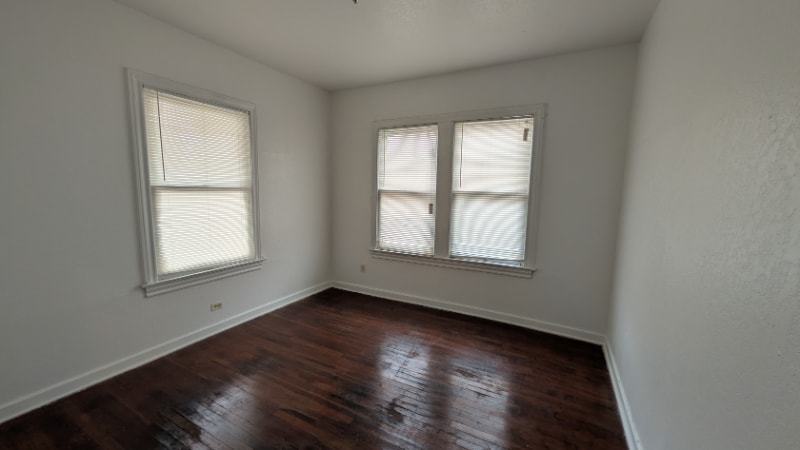 Building Photo - 404 Club Dr