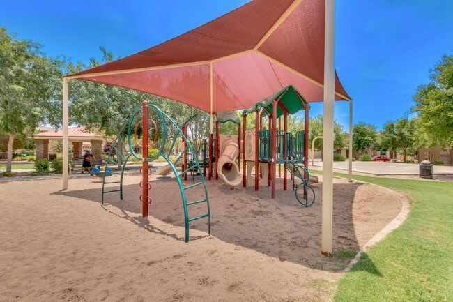 Building Photo - Lovely home in cul-de-sac lot with fenced pool!