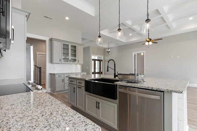 Building Photo - 2108 Stonecrest Dr NW