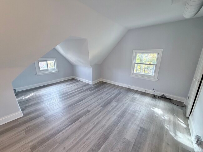 Building Photo - 35 Hillside Ave