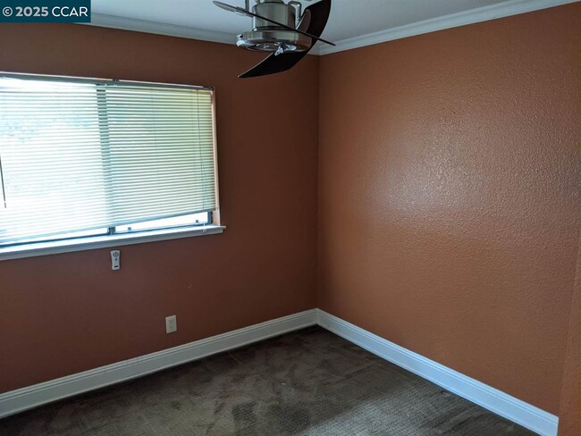 Building Photo - 249 Sea Crest Cir