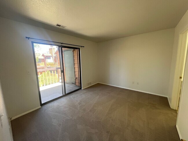 Building Photo - $500 OFF MOVE IN SPECIAL-  2BD/2BA with in unit washer/dryer