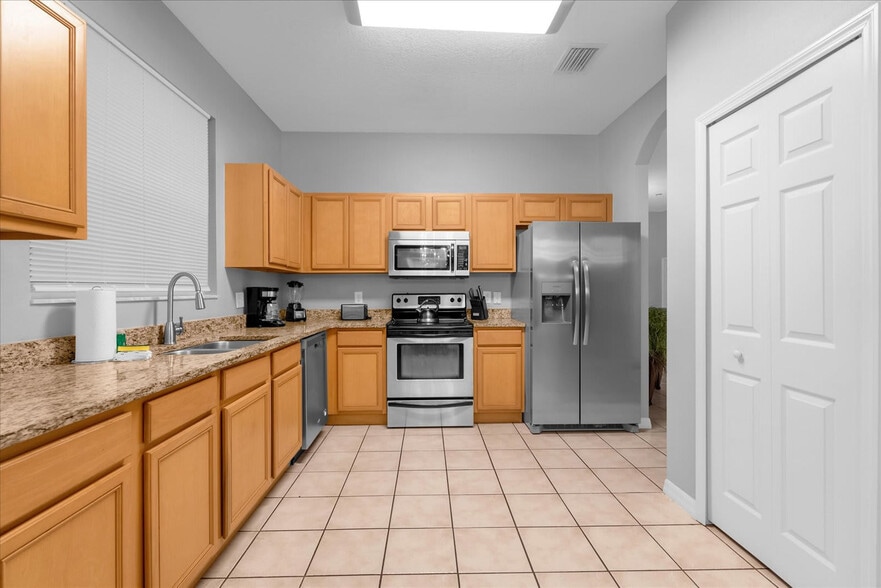 Building Photo - 337 Orista Dr